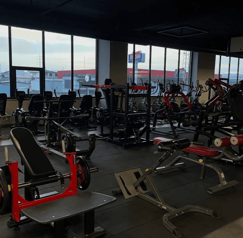 Grup antrenman ve pilates alanı